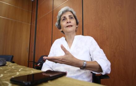 Es máster en Educación Superior, licenciada en Psicología Clínica y también profesora en las cátedras de Psicología del Desarrollo, Entrevista y Psicodiagnóstico con técnicas proyectivas, en la Universidad Católica de Guayaquil.