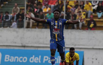 Roberto Ordóñez explicó que el encontrón con Antonio Valencia fue por el calor del partido.