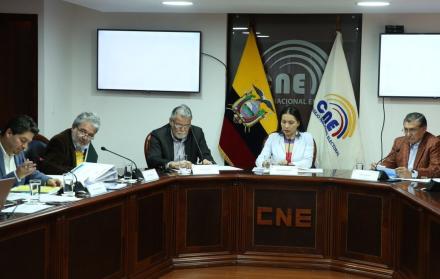 Las autoridades electorales aseguran que se cumplen plazos.