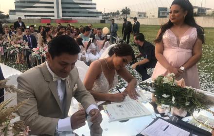 Durante la ceremonia civil en La Fortaleza. Ellos compartieron con el elenco de Tres familias, de Ecuavisa.