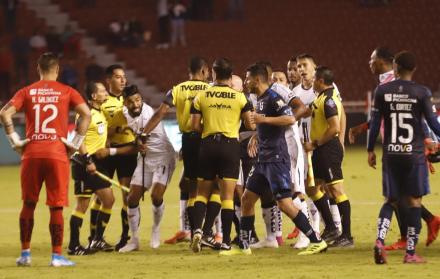 El partido entre Liga de Quito y Universidad Católica se realizó en el estadio Rodrigo Paz Delgado.