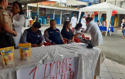 Las autoridades de salud y de policía acudieron al evento coordinado por el comisario Mario Arévalo.