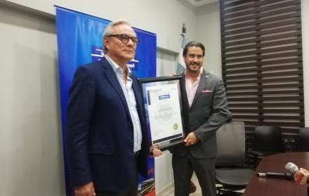 La certificación fue entrega al gerente general de la fundación, Eduardo Salgado, quien indicó que iniciativa es crear conciencia en las instituciones.