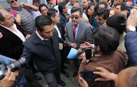 Montúfar, atendió a los medios al momento de dirigirse a la Fiscalía.