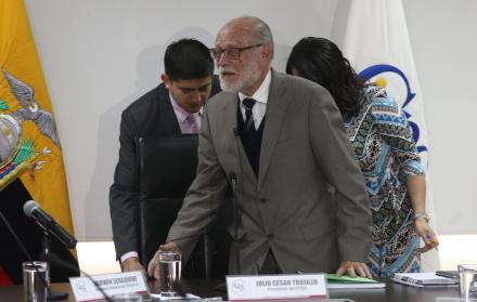 Imagen referencial. Julio César Trujillo, en una sesión del Consejo de Participación Ciudadana transitorio.