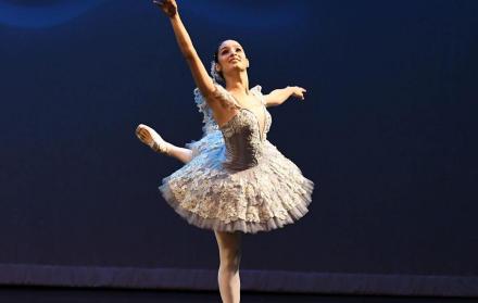 Presentación. María Clara en la competencia, en el teatro Juliuss Littman.
