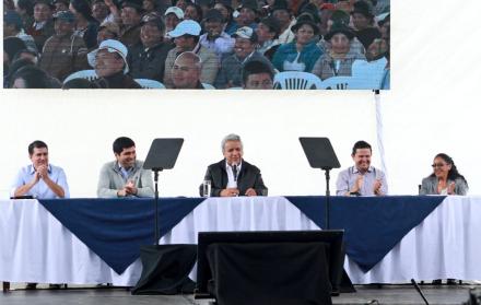 El presidente Lenín Moreno bajar los aranceles a los insumos y maquinaria del sector lechero.    