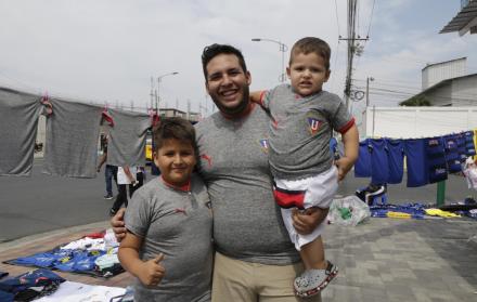 Decidieron ser hinchas del equipo albo por tradición familiar.