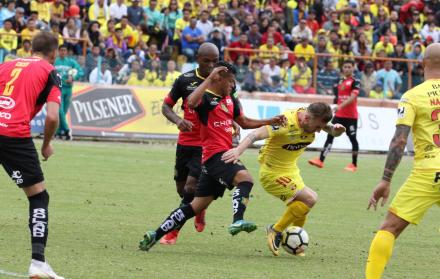 Ambos equipos desperdiciaron opciones valiosas de gol. 