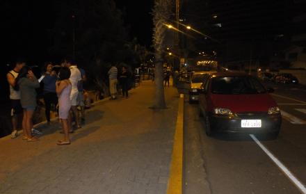 A las 23:23 del domingo, se registró un sismo de 5.46 de magnitud en la provincia de Santa Elena. En Salinas, varias personas salieron a las calles.