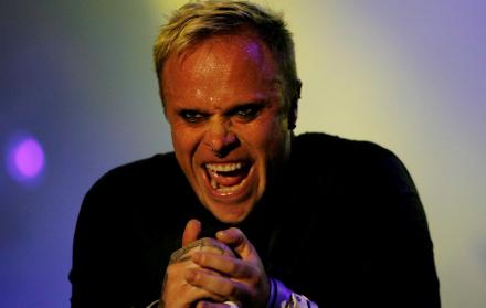 Fotografía de archivo tomada el 14 de julio de 2007 que muestra al cantante de Prodigy Keith Flint durante su actuación en el Festival de Frauenfeld (Suiza).