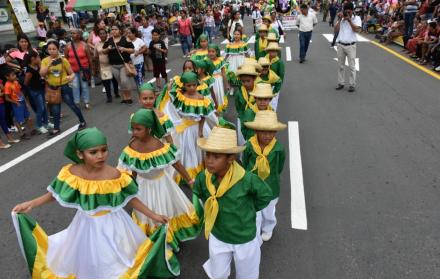 Estudiantes participaron en el pregón de apertura de las fiestas. 