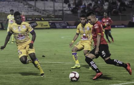 Encuentro entre Delfín y Deportivo Cuenca. 