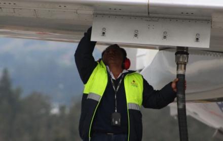 Mecánicos de aviación también recibieron sus licencias o fueron convalidados.
