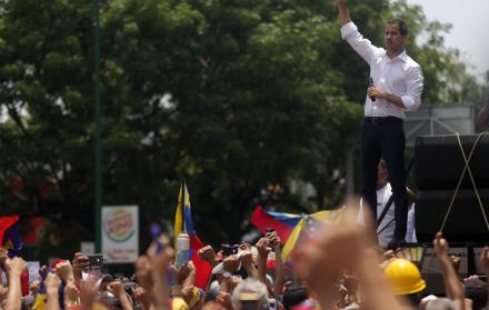 Para el sábado ha pedido a sus simpatizantes movilizarse hasta las principales unidades militares del país para pedirle a los uniformados que defiendan la Constitución.