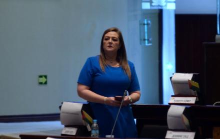 La Ley REVAAS (Registro de Violadores y Agresores Sexuales), elaborada por Lourdes Cuesta, de CREO, entró ayer en primer debate. Propone establecer un sistema de registro para evitar que los violadores de niños, niñas y adolescentes, tras cumplir sus pena