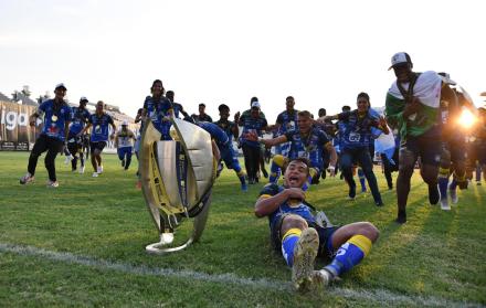 Jugadores del Delfín celebran su victoria en la LigaPro.