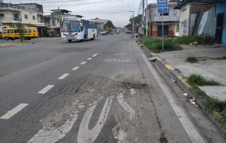 La afectación en la calle 26 del Suburbio hace que la circulación de buses sea peligrosa.