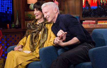Gloria estableció una complicidad singular con su hijo menor, el comunicador Anderson Cooper.