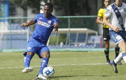 El Cuco Angulo ingresó al cambio a los 78 minutos, en reemplazo del peruano Yoshimar Yotún.