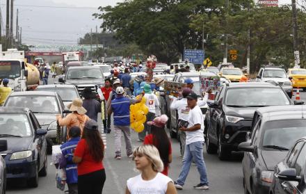 Más de 4.000 automotores registra el peaje del km 24 de la vía a la costa.