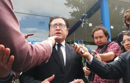 Poveda, defensor de Assange, la mañana de este lunes 29 de abril, en la Fiscalía.