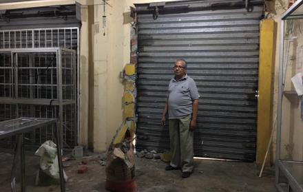 Desesperanza. Rosendo tiene ocho días sin trabajar y tiene miedo de volver a abrir su negocio.