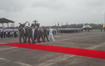 Oswaldo Jarrín, ministro de defensa, hizo presencia en la ceremonia.