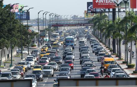 Saturación. La Pedro Menéndez Gilbert es una de las avenidas con mayor carga vehicular, principalmente durante la mañana y la tarde.