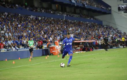 Encuentro entre Emelec y Deportivo Lara en el estadio Capwell.