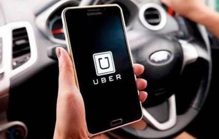Uber emitió un comunicado en el que planteó la necesidad de diferenciar el servicio de transporte por aplicación de el de transporte público.
