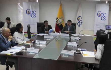 A la sesión del pleno de hoy acudieron el presidente del Consejo, José Carlos Tuárez, la vicepresidenta Rosa Chalá, Walter Gómez y Victoria Desintonio que se declararon los “consejeros de la verdad”.