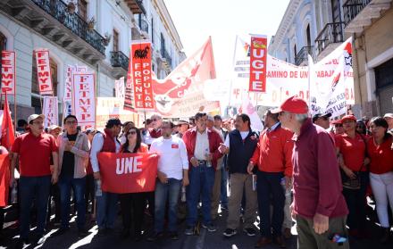 En mayo todavía existía un tensa calma en la relación entre el Gobierno y los grupos sociales. Si bien el Frente Unitario marchó por el Día del Trabajo, sus reclamos no se habían radicalizado lo que incluso hizo que el Parlamento Laboral los acuse de habe