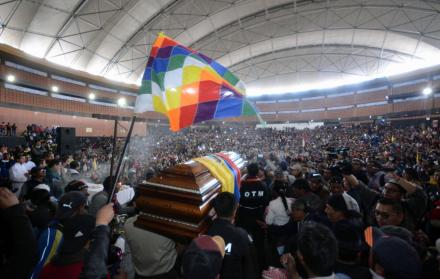 A las 16:00, el cuerpo de Inocencio Tucumbi llegó hasta el ágora de la Casa de la Cultura, en Quito.