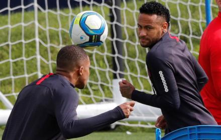 La prioridad de Neymar sería fichar por el Barcelona.