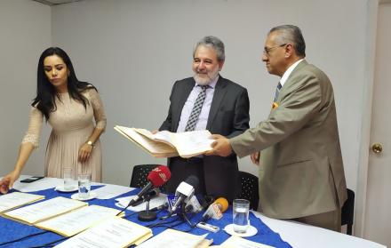 Luis Verdesoto, vocal del CNE, tiene documentos sobre la información de los supuestos aportes irregulares a las campañas de Alianza PAIS.