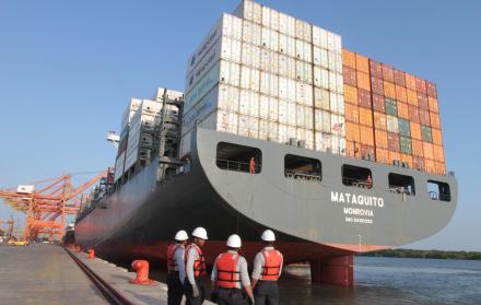 Antes de llegar a Guayaquil, los grandes barcos hacen paradas en otras terminales de Sudamérica.