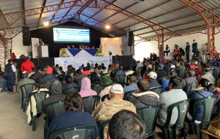 Agricultores se reúnen en Cotopaxi, para aprender sobre cómo evitar la punta morada en papa.