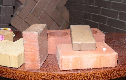 Alfadomus se dedicaba a la elaboración de ladrillos de arcilla y de toda clase de materiales para la construcción.