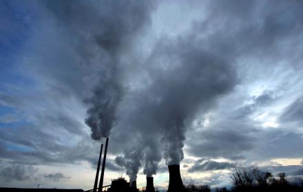 Vista de una planta térmica de carbón, la combustión de este combustible fósil es altamente contaminante. 