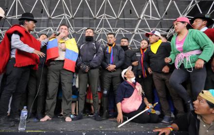Según fuentes del Ministerio de Gobierno, la denuncia es básicamente por la pérdida y daños de equipos de la Policía.
