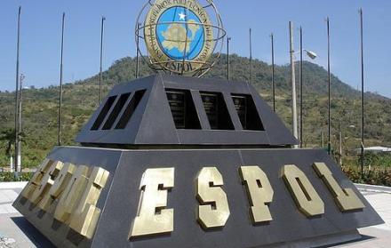 Monumento en la  Escuela Superior Politécnica del Litoral.