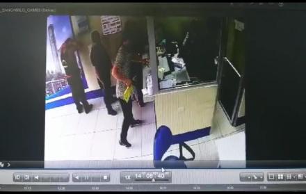 Imágenes del robo. El hecho se dio a las 14:00 del 14 de julio.