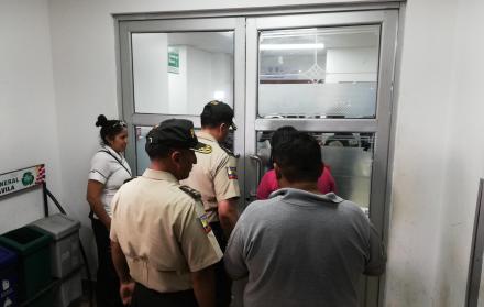 La psicóloga fue identificada como July Katherine Correa, egresada de la Universidad Católica de Cuenca. El PPL cumplía una condena por asesinato.