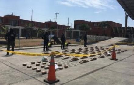 Como desenlace de esos controles, hubo tres bandas desarticuladas, 53 detenidos por varios delitos, 22 detenidos por contravenciones, 177 motos retenidas y 1.954,66 gramos de droga decomisados.