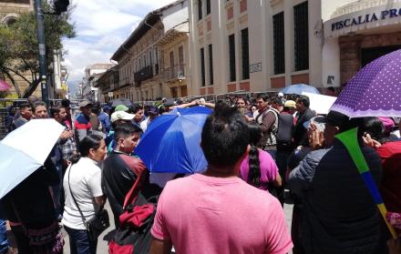 La suspensión del servicio de transporte público urbano ocurre el mismo día que se registra una movilización del gremio de la Cámara de Transporte de Cuenca.
