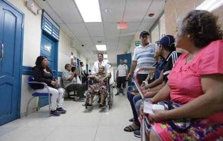 Pacientes. Cerca de 600 personas se atienden diariamente en el dispensario Sagrada Familia.