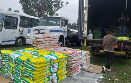 Camión robado fue recuperado con sacos de semillas de maíz.
