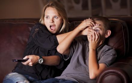 Es casi un desafío para los jóvenes asistir a ver una película de terror.