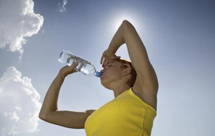 Aunque no estamos como en otros países en los que la temperatura supera los 40 grados a la sombra, el calor húmedo de Guayaquil sí puede causar estragos.
